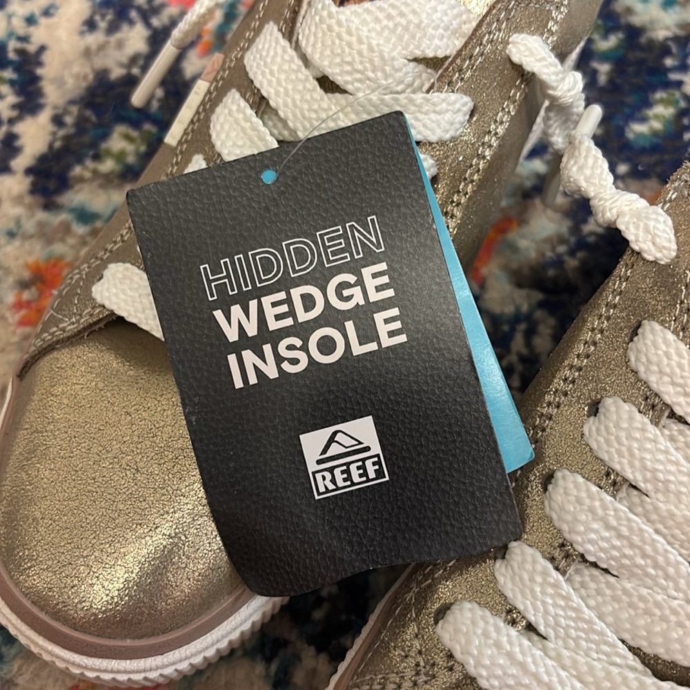 Shimmery gold Reef sneakers - Picture 8 of 10